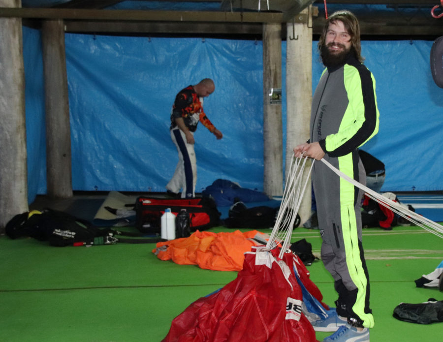 Parachute packing, Skydiving Ramblers